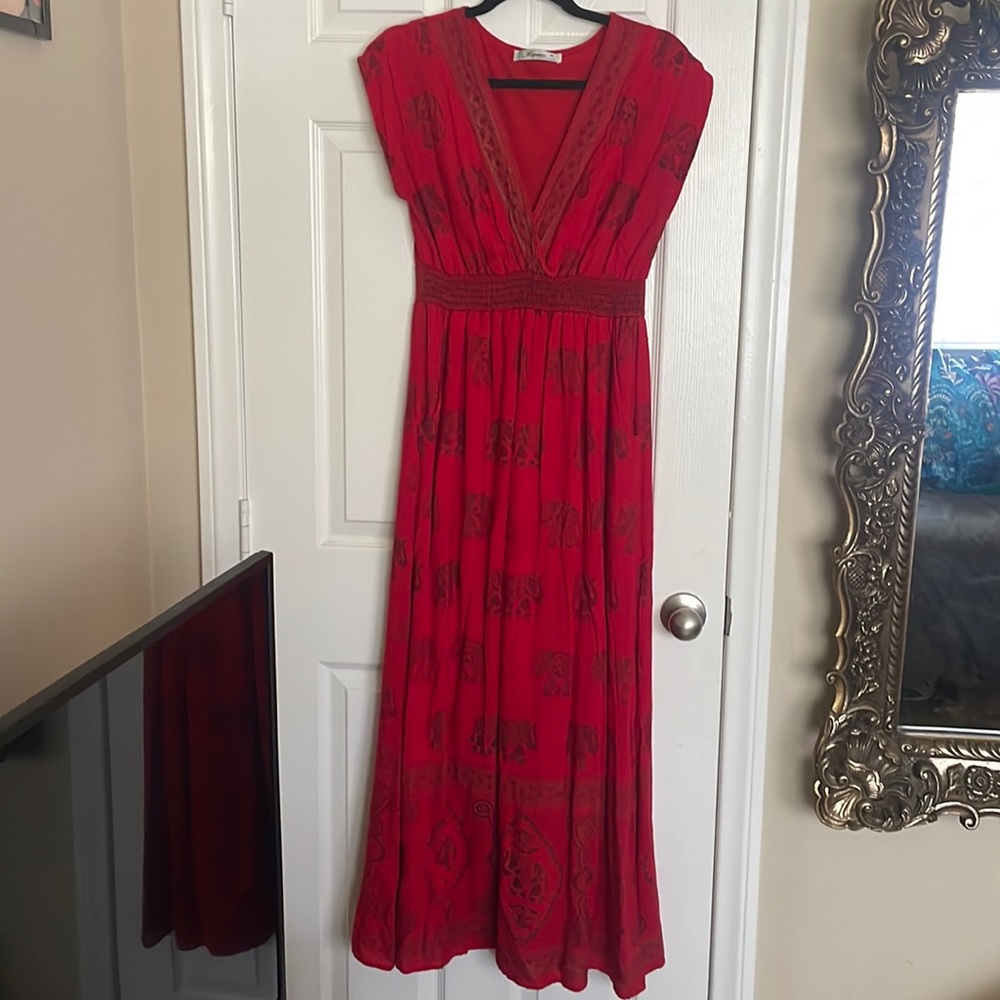 V-neck maxi dress with pockets! Cute elephant print.